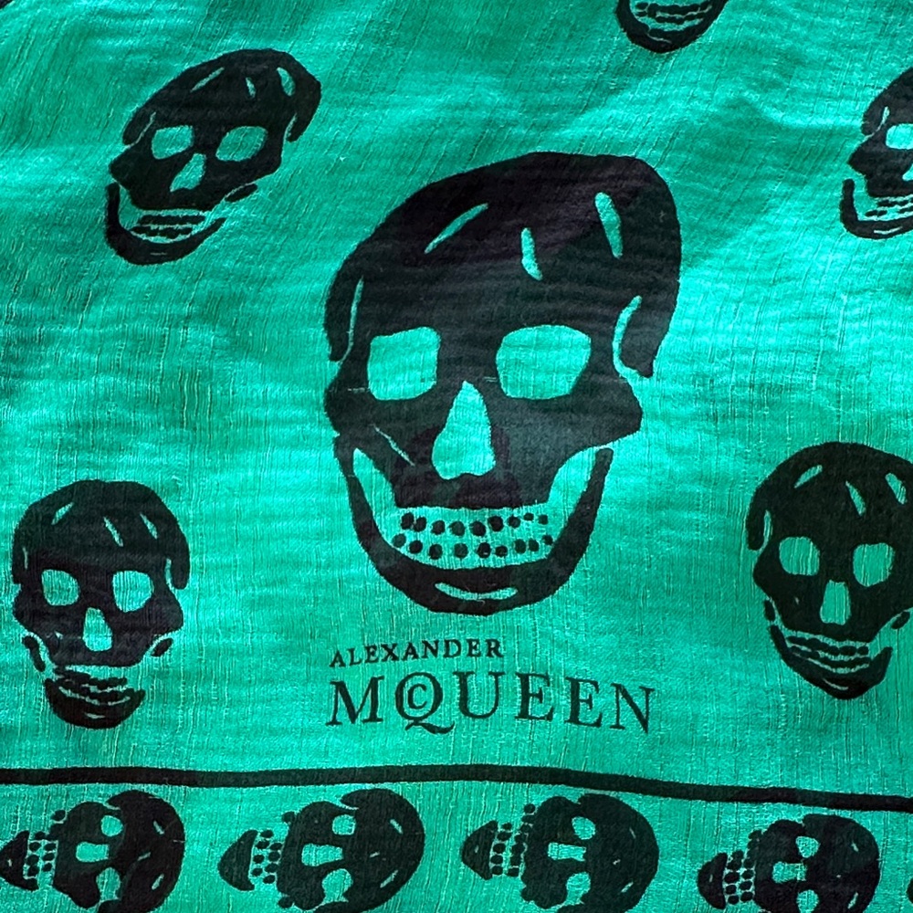 Alexander McQueen Vibrant Green and Black Patterned Scarf - Picture 2 of 4